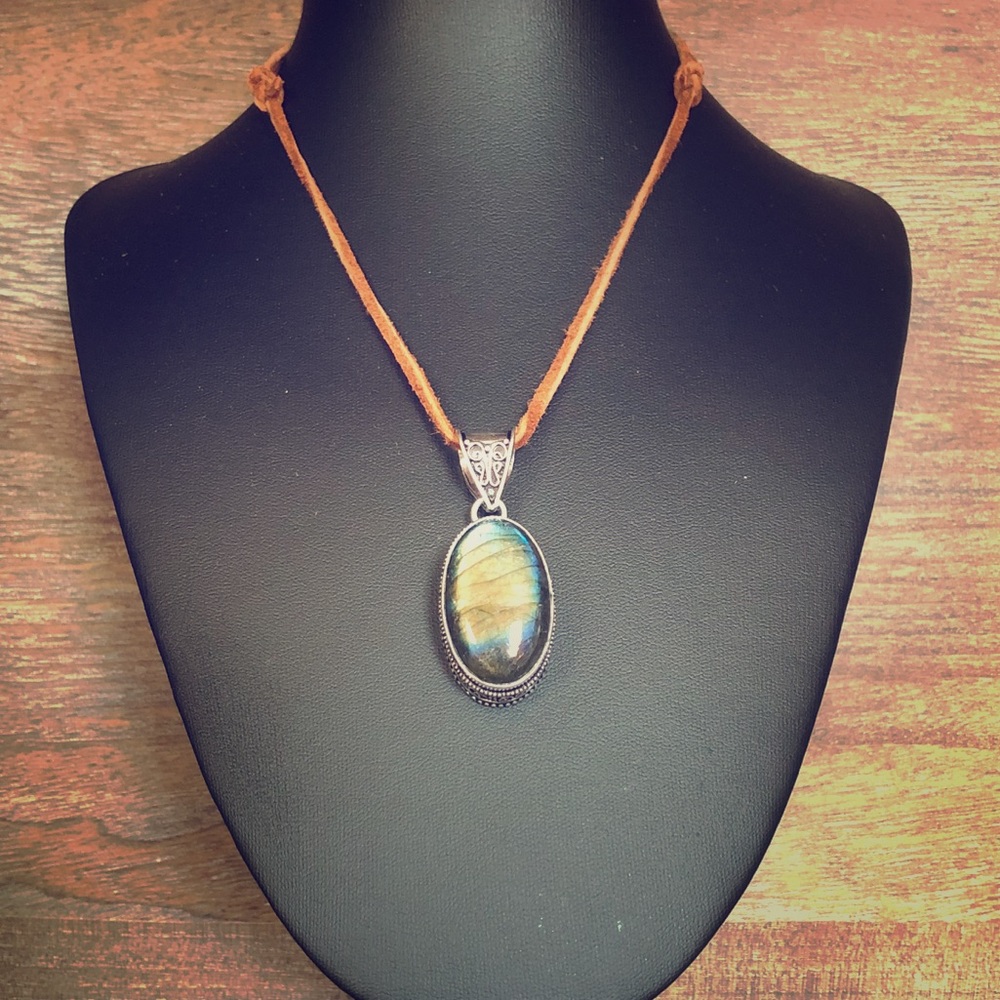 🏷Natural BlueFireLabradorite VintageStyle Pendant